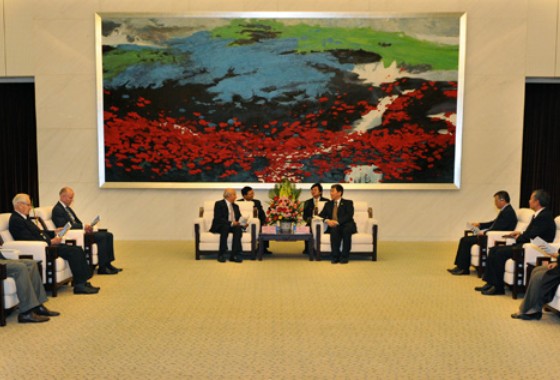 Cao Peixi and Guo Junming met with Fairfax’s Chairman-1