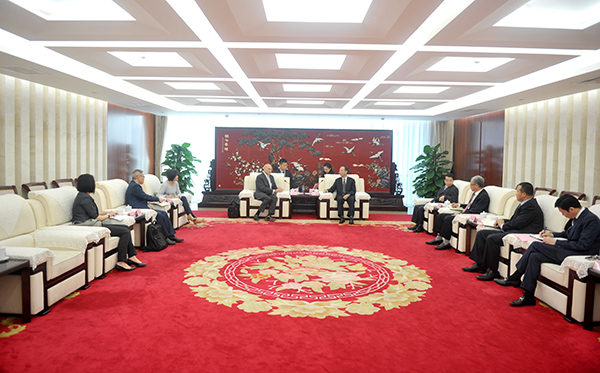 Cheng Niangao Met with BP Delegation-1