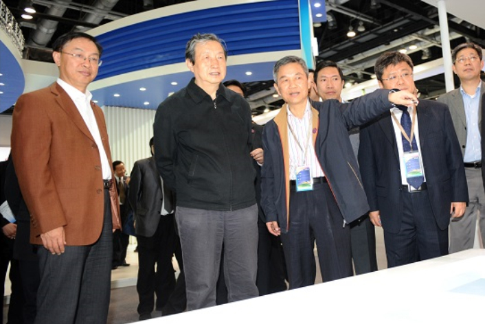 Ma Kai Visits Huaneng Booth at the International Nuclear Industry Exhibition-1